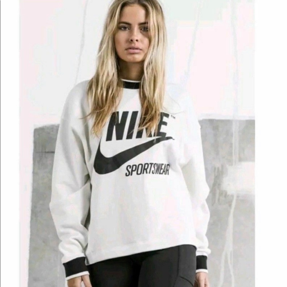NWT Nike Women’s Sportswear Archive Crew Neck - Picture 3 of 8